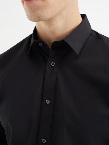 WE Fashion - Ajuste estrecho Camisa en negro