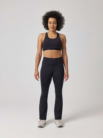 SNOCKS Flared Sporthose in Schwarz