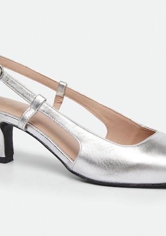 COMMA Slingpumps in Silber