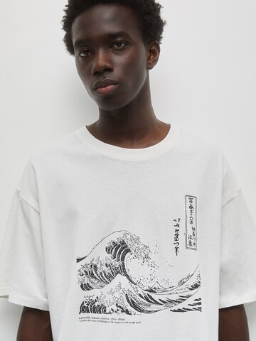 Tricou de la Pull&Bear pe alb