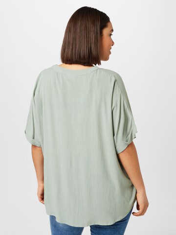 ONLY Carmakoma Blouse in Groen