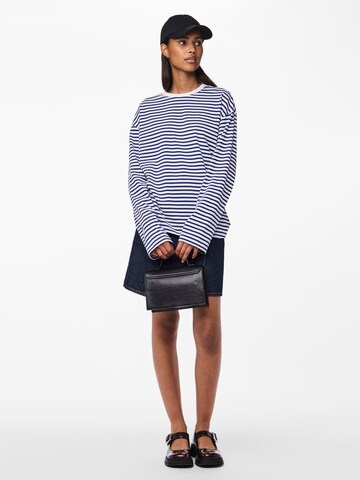 Maglietta 'Sadie' di PIECES in blu