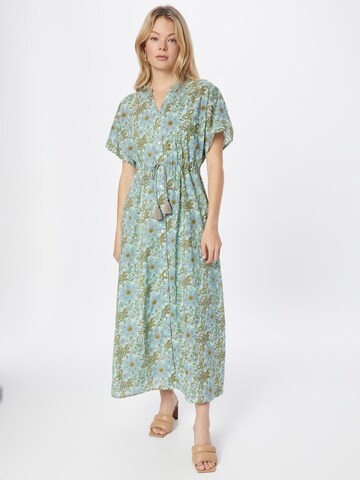 Robe-chemise 'NABY' Maison 123 en bleu : devant