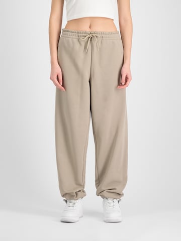 Regular Pantalon de sport 'Essentials' ALPHA INDUSTRIES en beige : devant