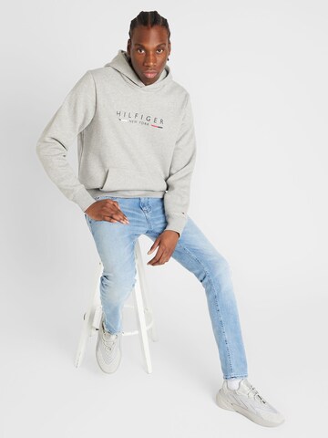 zils Tommy Jeans Piegulošs Džinsi 'AUSTIN SLIM TAPERED'