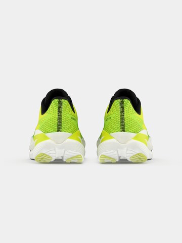 Sneaker de alergat 'MACH X 3' de la HOKA pe galben