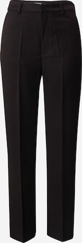 Pantaloni cu dungă de la Gina Tricot pe negru: față