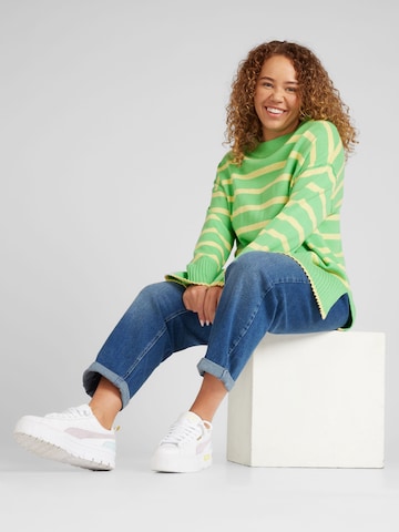 Pull-over 'HELLA' ONLY Carmakoma en vert