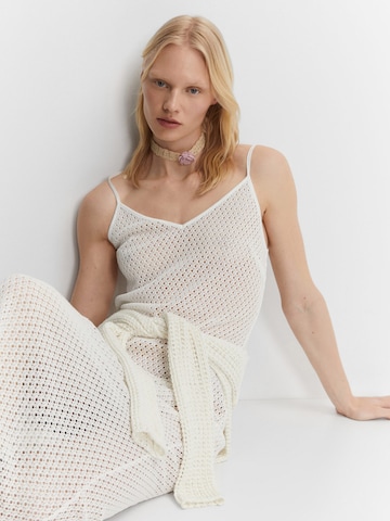 Rochie tricotat 'PAULITA' de la MANGO pe alb