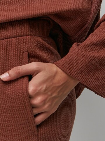 C&City Sweatsuit in Brown
