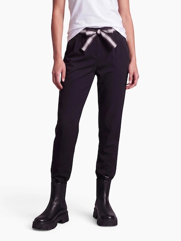 ONLY - Tapered Pantalón plisado 'ONLPOPTRASH-RITA' en negro: frente