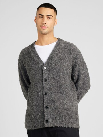 Vestes en maille TOPMAN en gris : devant