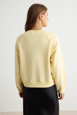 Sweat-shirt Trendyol en jaune