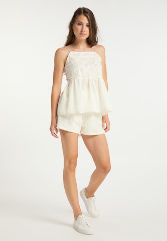 Top de la IZIA pe alb