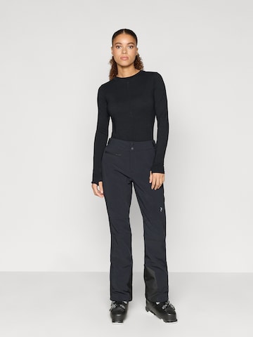 PEAK PERFORMANCE Flared Sportbyxa i svart