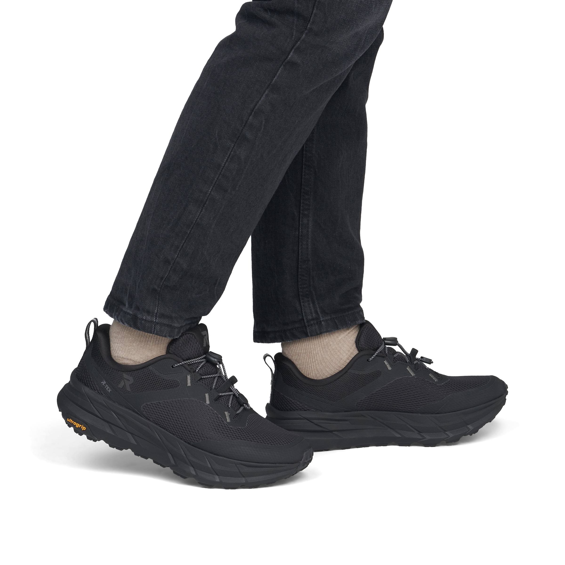 Baskets basses ' W4502 ' Rieker en noir : devant
