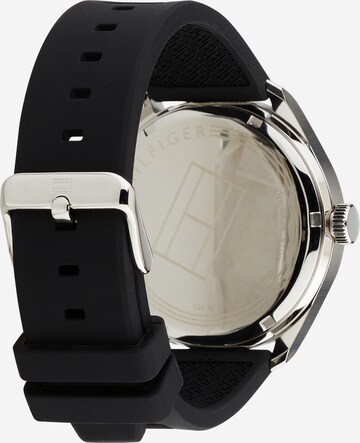 Ceas analogic de la TOMMY HILFIGER pe negru