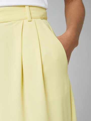 Guido Maria Kretschmer Women Loose fit Pleat-front trousers 'Mila' in Yellow