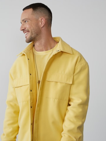 DAN FOX APPAREL Regular fit Between-Season Jacket 'Mick' in Yellow