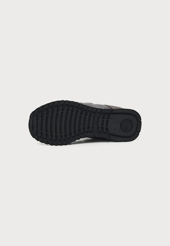 Sneaker low 'TRAVIS' de la Colmar pe gri