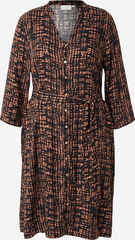 ONLY Carmakoma Puseromekko värissä musta: etupuoli