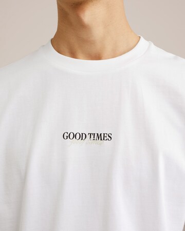 Tricou de la WE Fashion pe alb