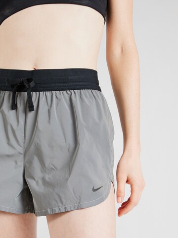 NIKE - regular Pantalón deportivo 'Division' en negro