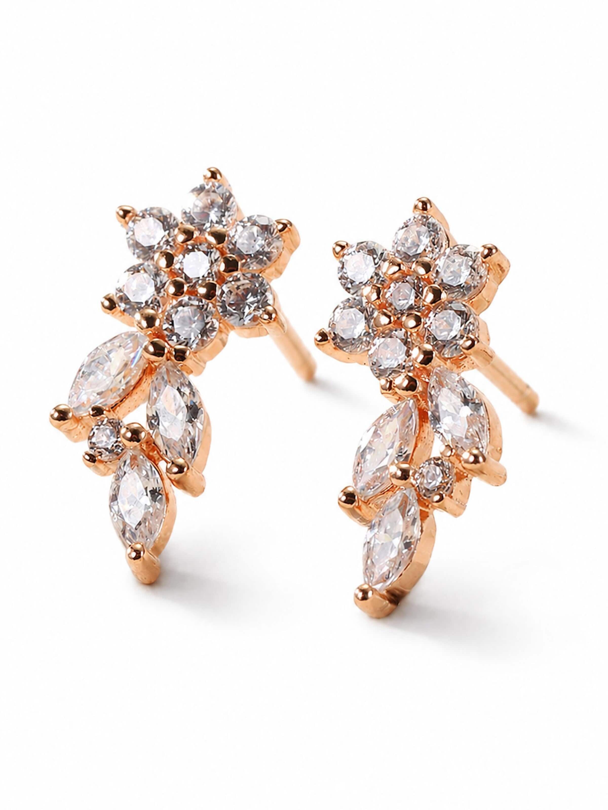 Hey Happiness - Pendientes 'Petal Drape Climber' en oro: frente