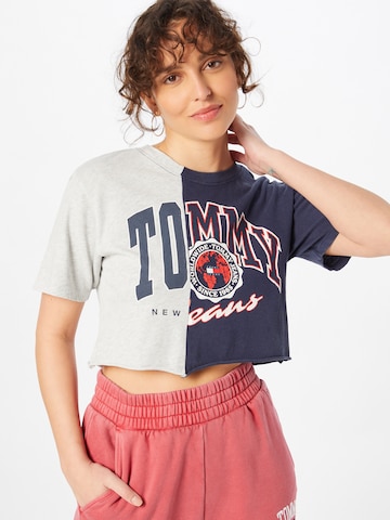 Tricou de la Tommy Jeans pe albastru: față