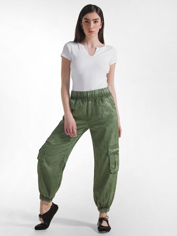 Tapered Pantaloni cargo di DEHA in verde