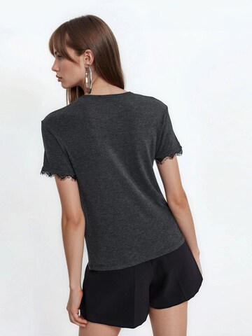 Busem Shirt in Grey