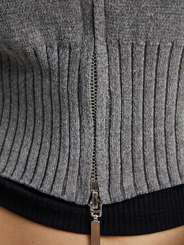 Cardigan Bershka en gris