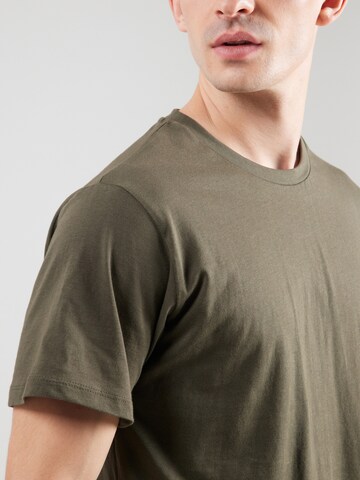 ABOUT YOU T-shirt 'Lio' i grön