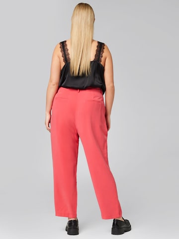 Guido Maria Kretschmer Curvy - regular Pantalón chino 'Tessa' en rojo