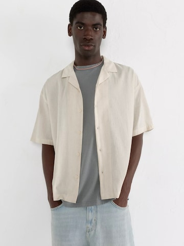 Pull&Bear Comfort Fit Skjorta i beige: framsida