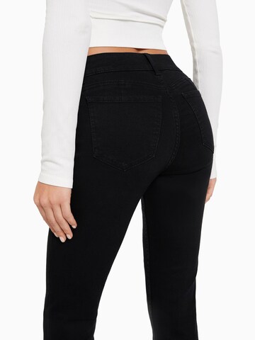 Skinny Jeans de la Bershka pe negru