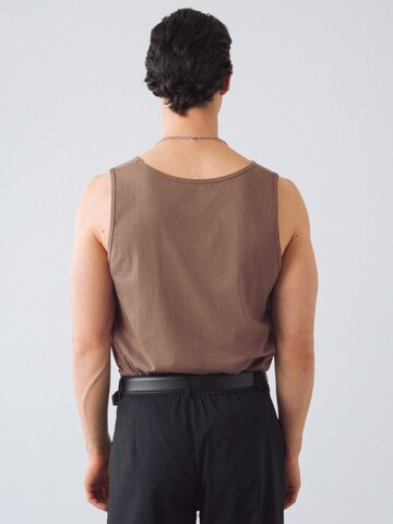 Honest Basics Shirt 'Muscle Tank' in Bruin