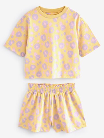 Pijamale de la Next pe galben