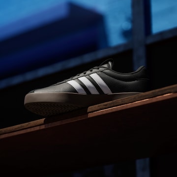 ADIDAS SPORTSWEAR Σνίκερ χαμηλό 'VL Court 3.0' σε μαύρο