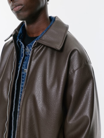 Pull&Bear Tussenjas in Bruin