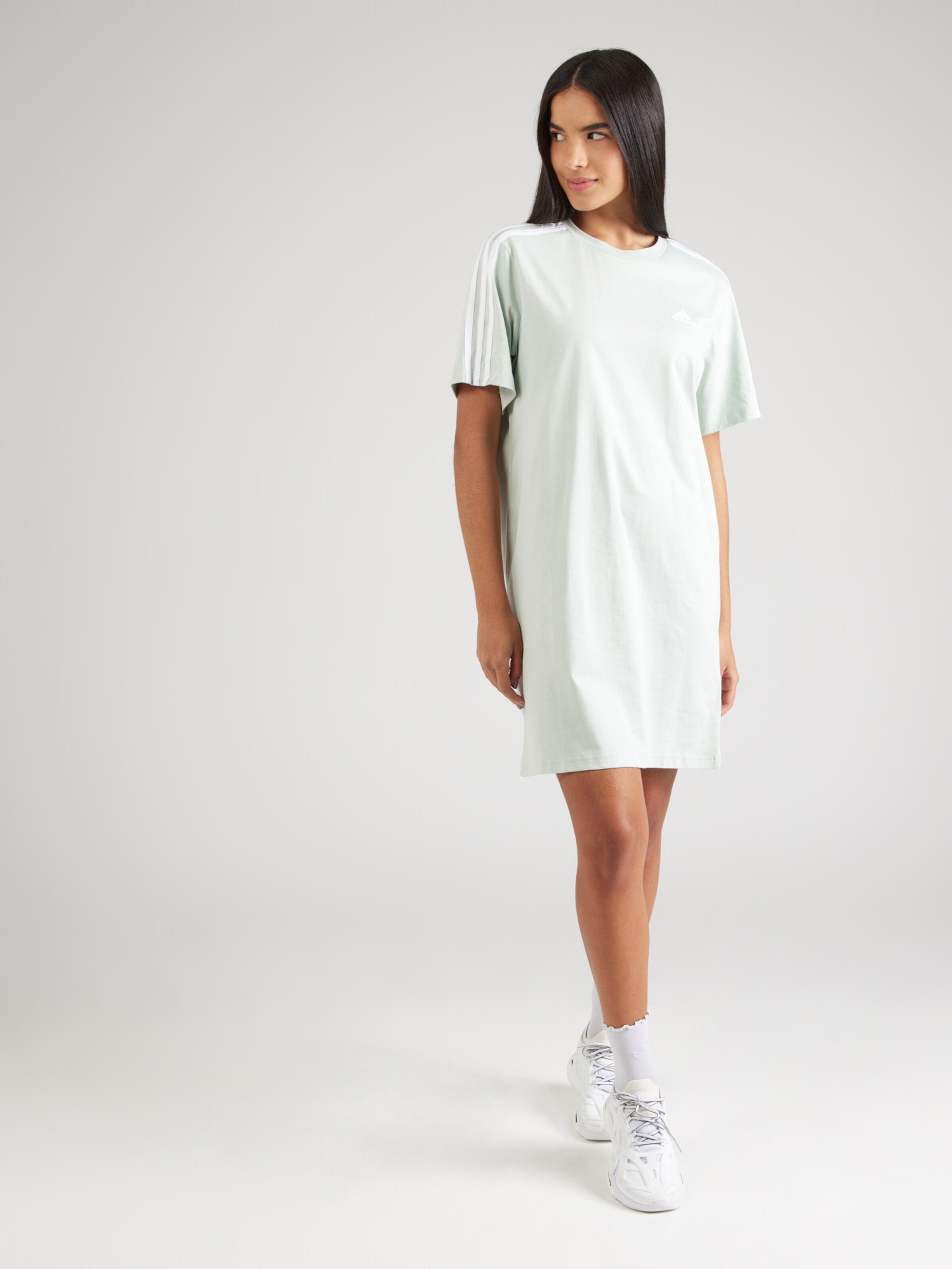 Robe de sport Essentials ADIDAS SPORTSWEAR en Vert Pastel ABOUT YOU