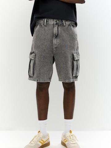 Loosefit Jeans cargo di Pull&Bear in grigio: frontale