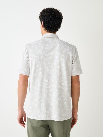 Tricou de la Next pe gri