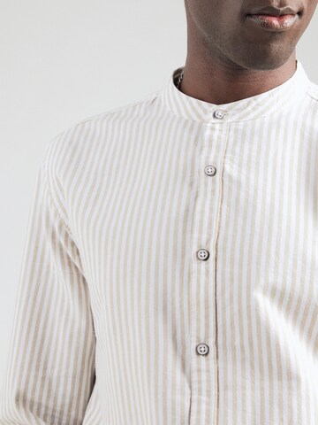 Coupe regular Chemise QS en beige