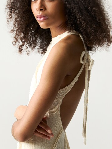 Robe Pull&Bear en beige