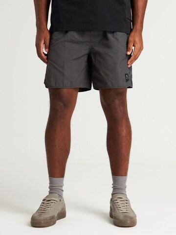 CHASIN' Regular Trousers 'Omar.S Hybrid' in Grey: front