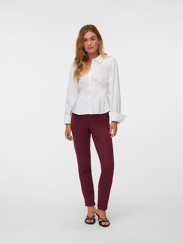 regular Pantaloni 'VMMaya' di VERO MODA in rosso
