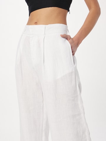 Loosefit Pantaloni con pieghe 'Denise' di Gina Tricot in bianco