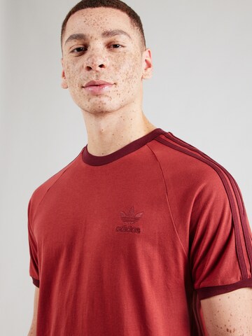 ADIDAS ORIGINALS T-shirt 'Adicolor Classics' i röd