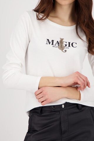 Tricou 'Monari' de la monari pe alb